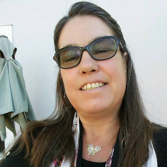 Meet your Posher, Cathy - Picture 1 of 1